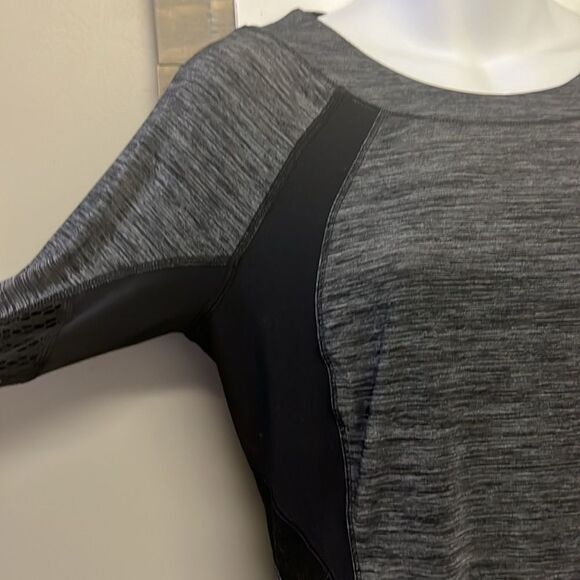 Lululemon Athletica Heather Black Scoop Neck Long Sleeve Lace Panel Shirt-Size 6 - Picture 7 of 14